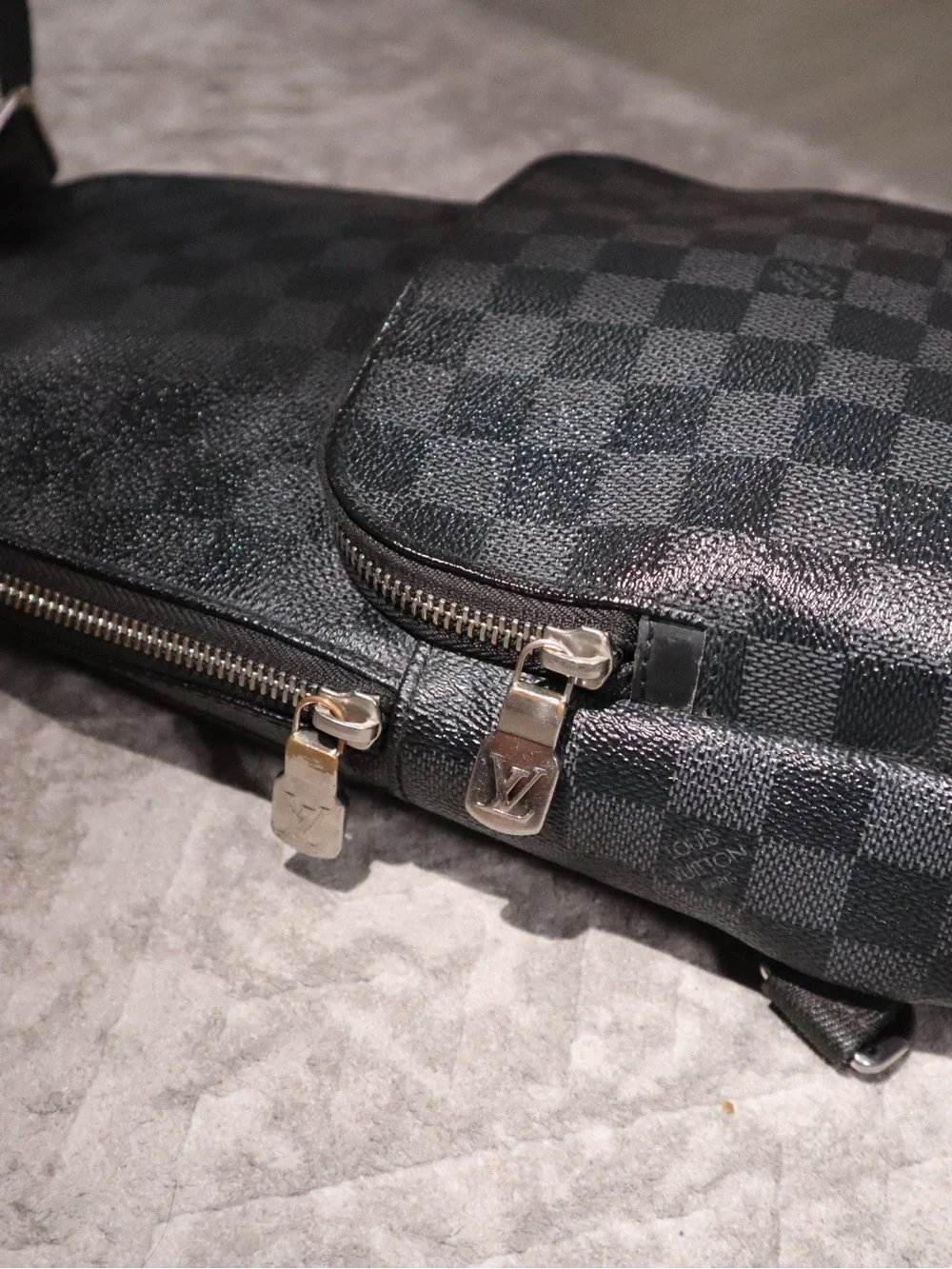 Louis Vuitton Avenue sling bag Damier Graphite